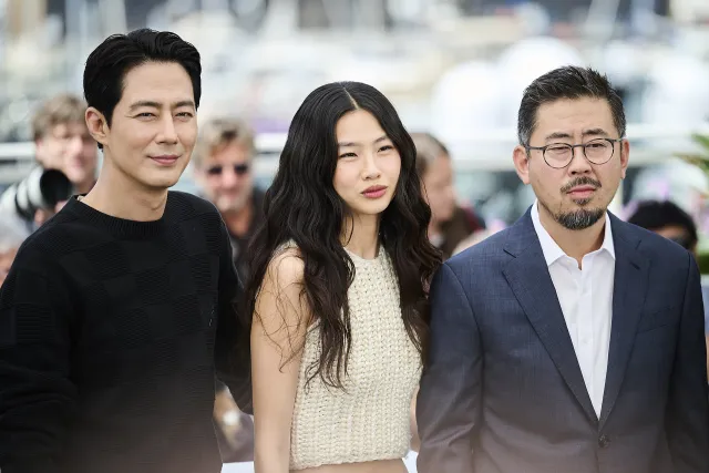 Director Na Hong-jin with actors Jung Ho-yeon and Zo In-sung at a photocall at the Cannes Film Festival